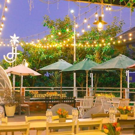 Hotel Roditha Banjarbaru Банджермасин Екстериор снимка