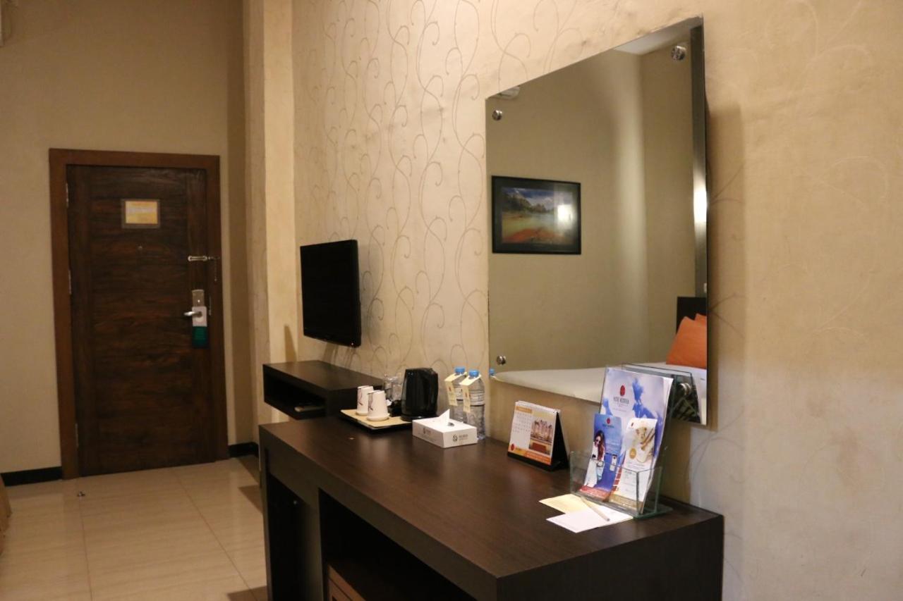 Hotel Roditha Banjarbaru Банджермасин Екстериор снимка