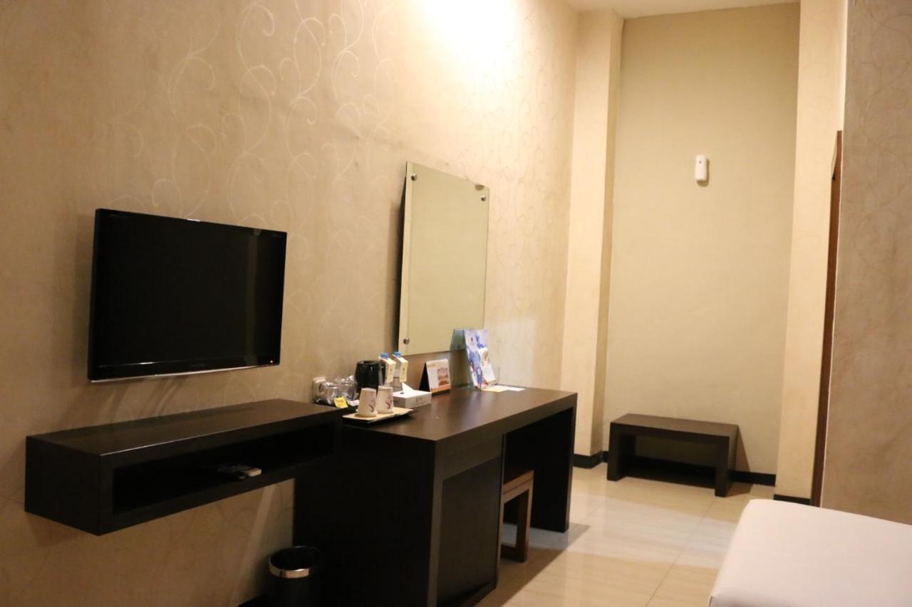 Hotel Roditha Banjarbaru Банджермасин Екстериор снимка