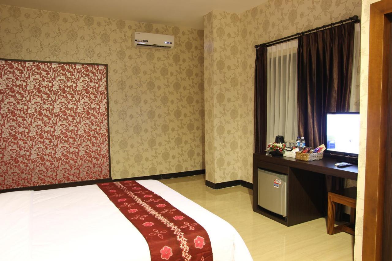 Hotel Roditha Banjarbaru Банджермасин Екстериор снимка