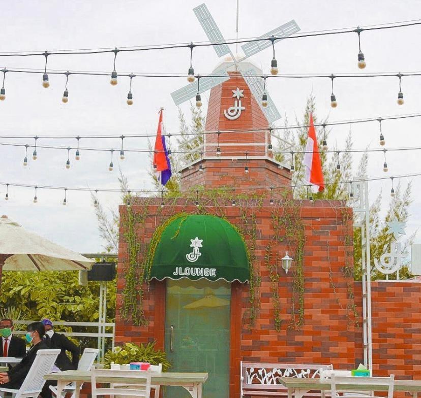 Hotel Roditha Banjarbaru Банджермасин Екстериор снимка