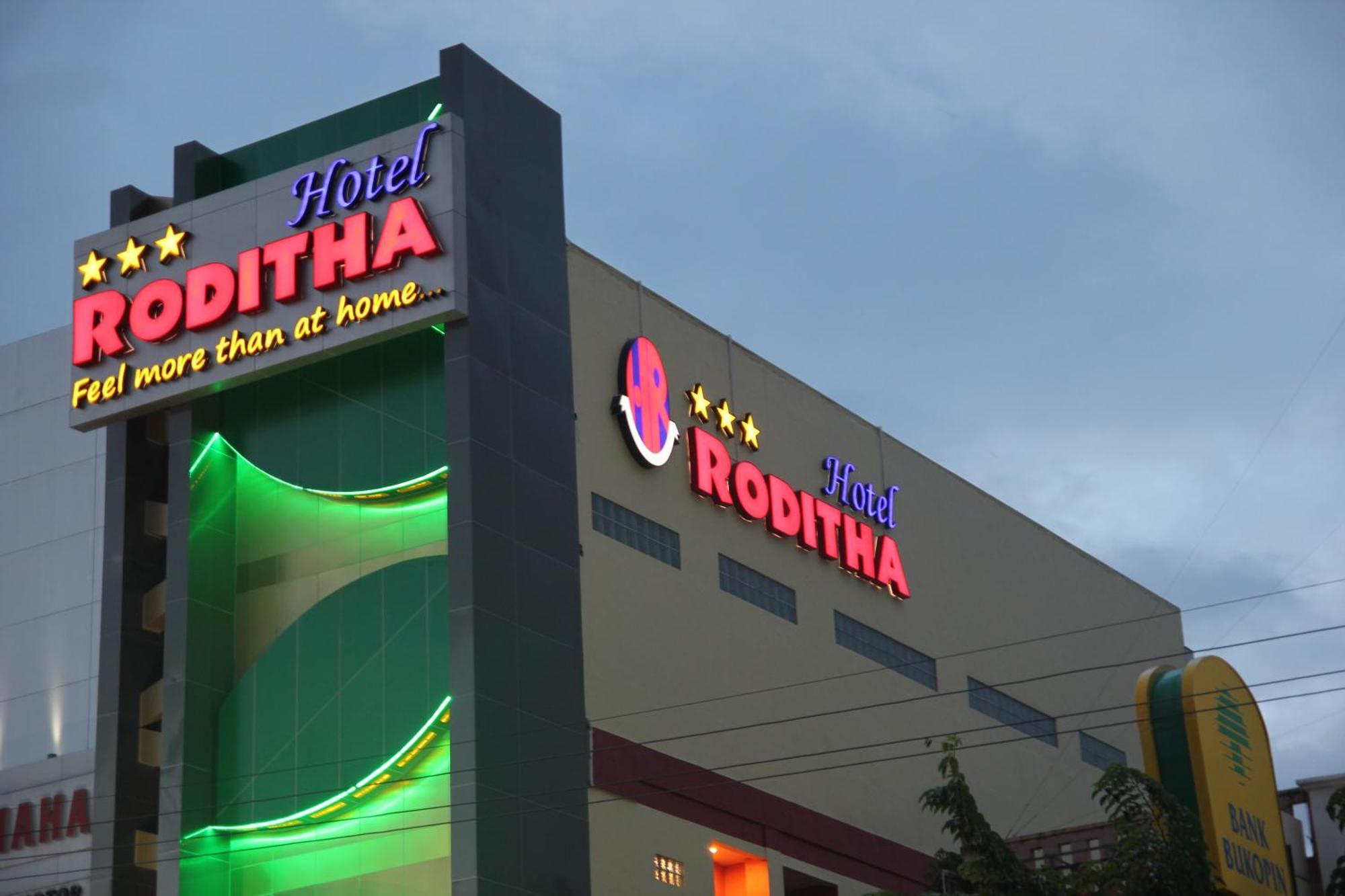 Hotel Roditha Banjarbaru Банджермасин Екстериор снимка