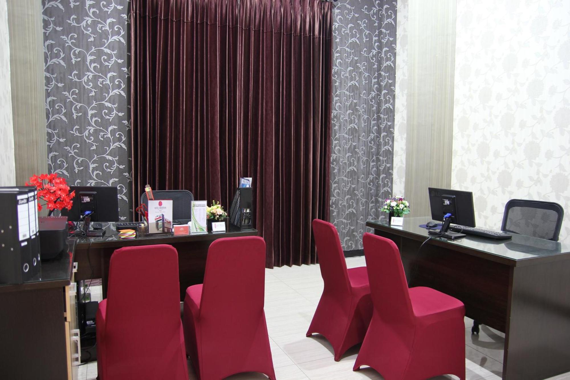 Hotel Roditha Banjarbaru Банджермасин Екстериор снимка
