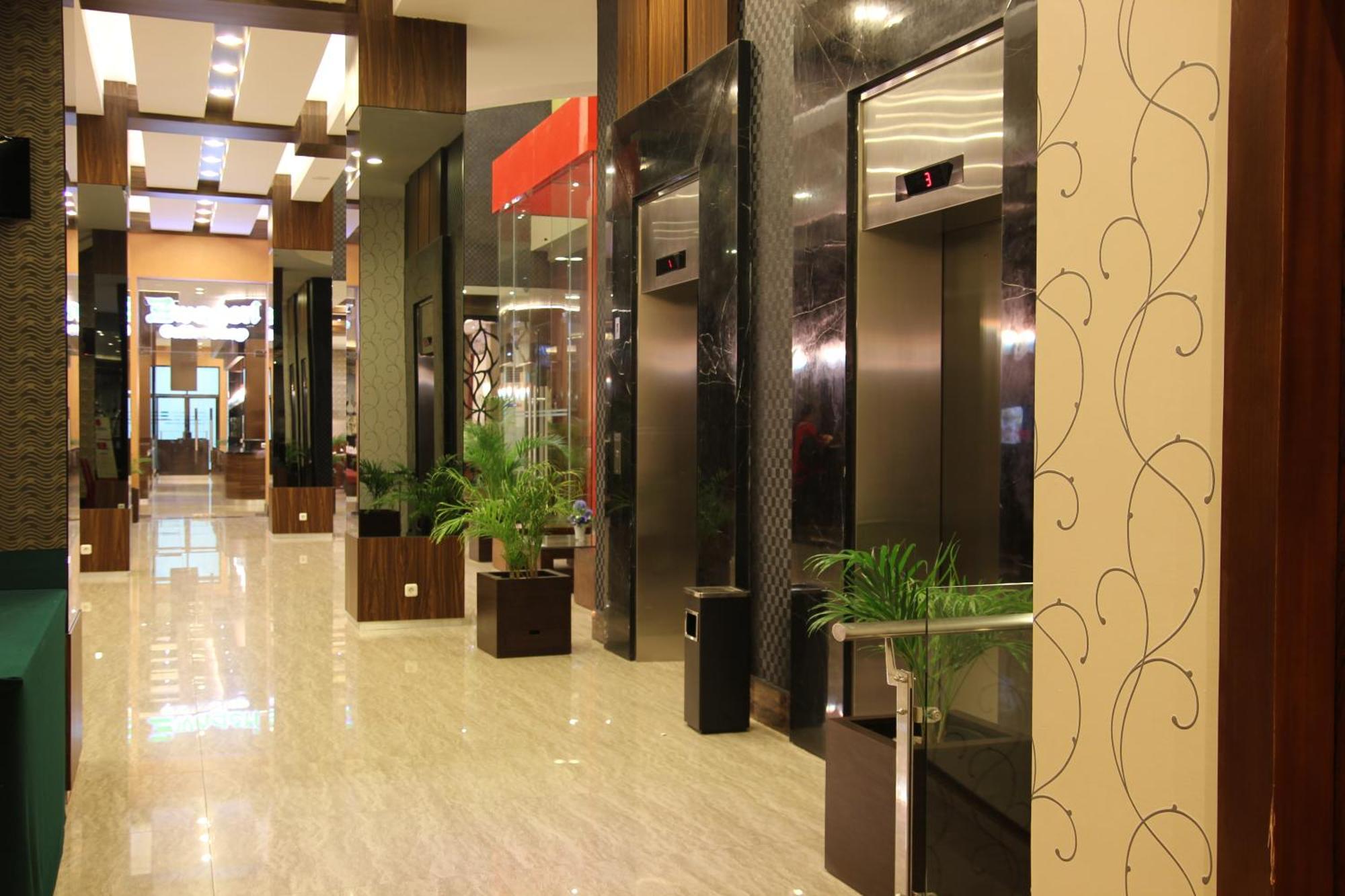 Hotel Roditha Banjarbaru Банджермасин Екстериор снимка