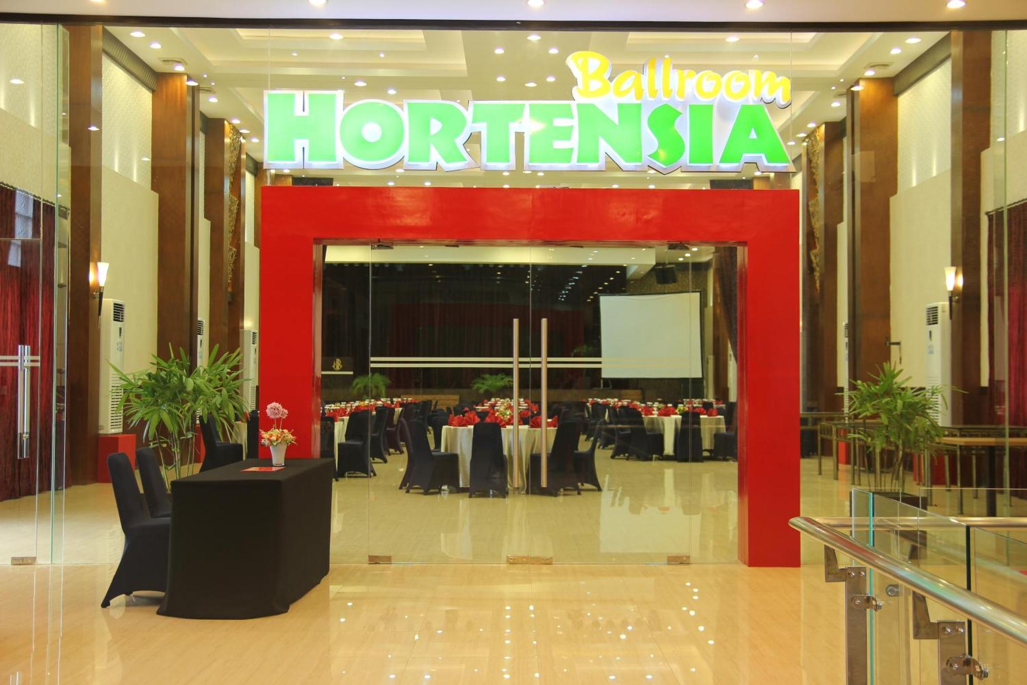 Hotel Roditha Banjarbaru Банджермасин Екстериор снимка
