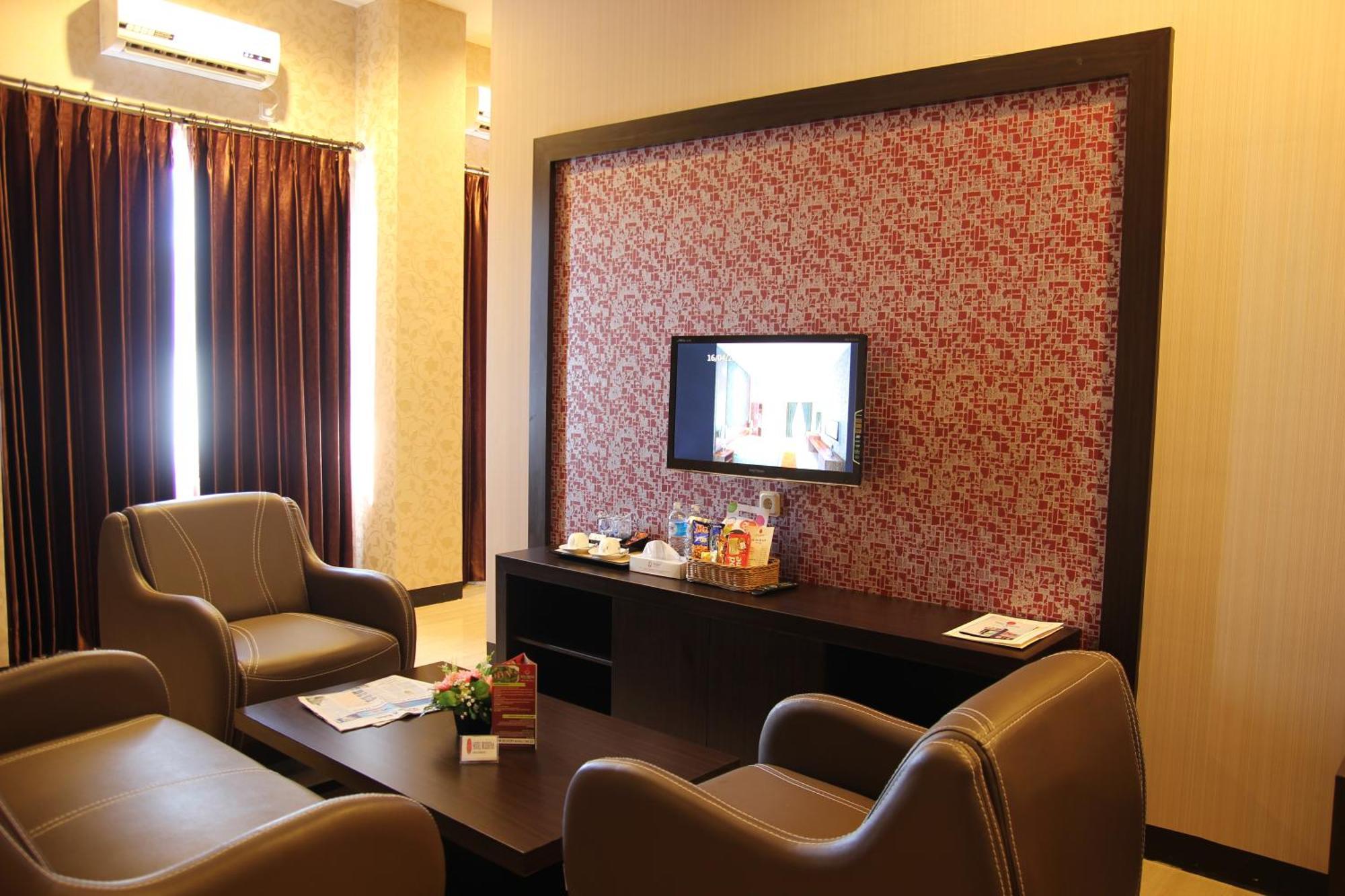 Hotel Roditha Banjarbaru Банджермасин Стая снимка