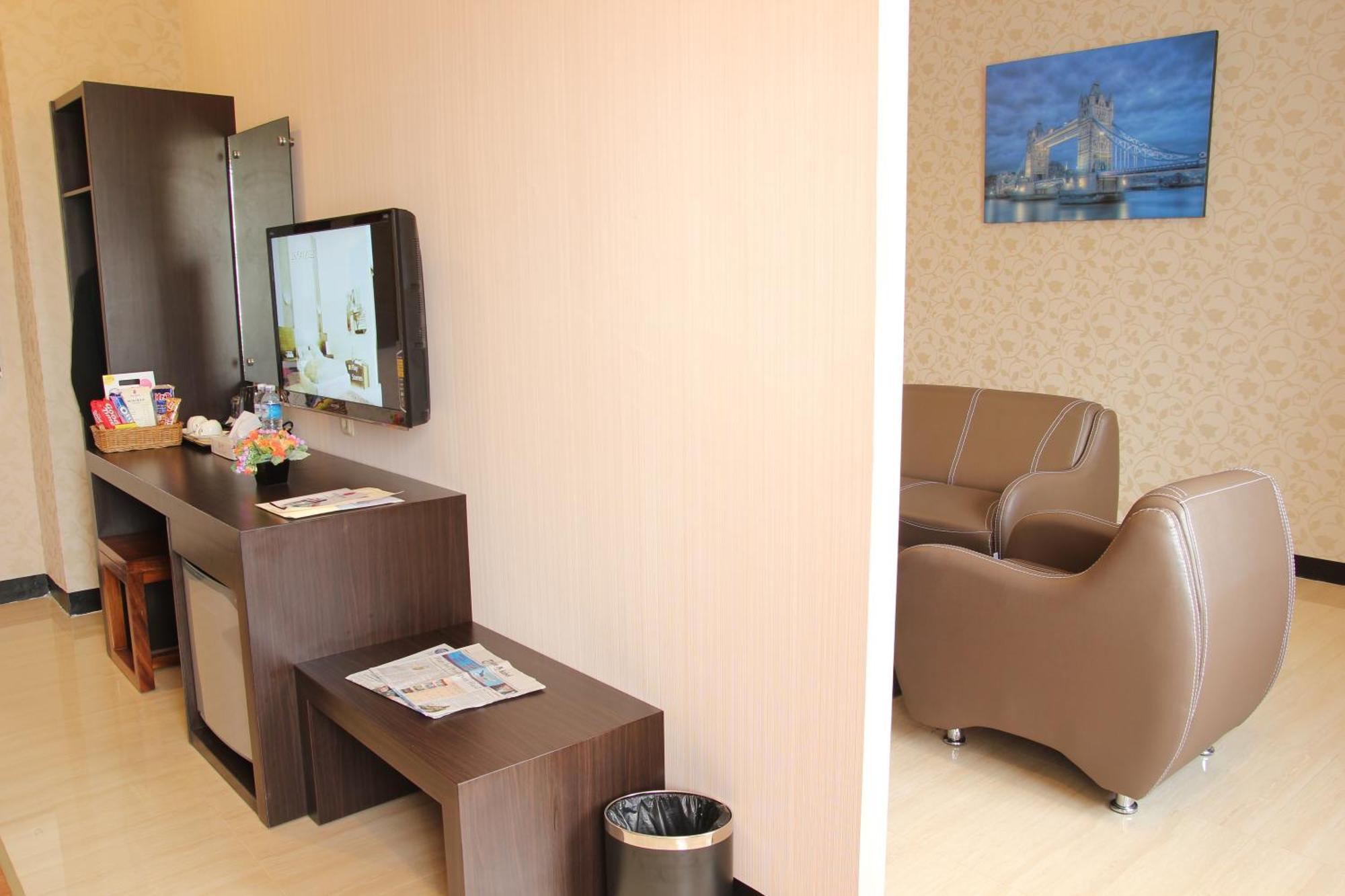 Hotel Roditha Banjarbaru Банджермасин Стая снимка