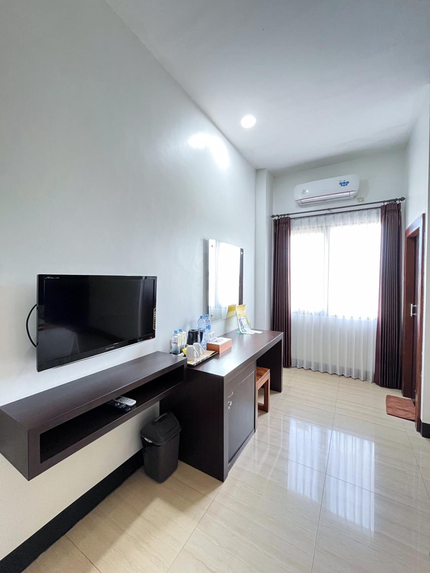 Hotel Roditha Banjarbaru Банджермасин Екстериор снимка