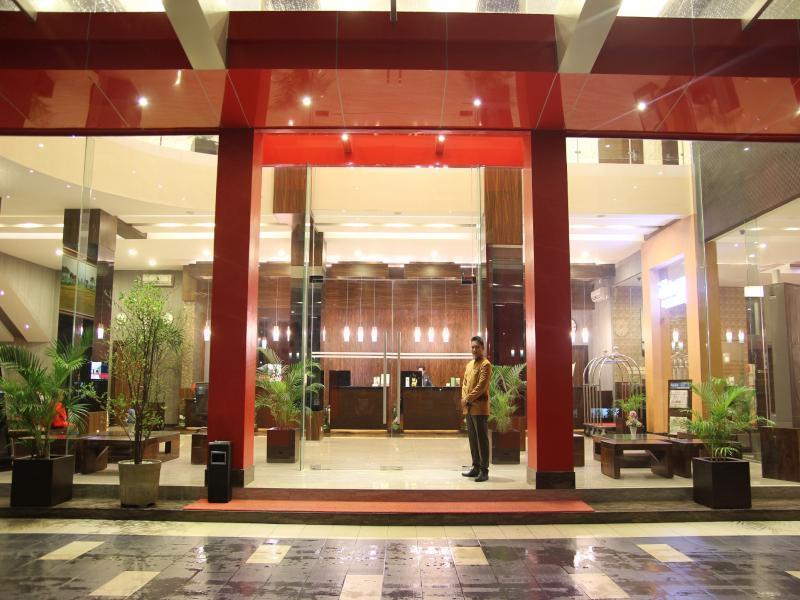 Hotel Roditha Banjarbaru Банджермасин Екстериор снимка