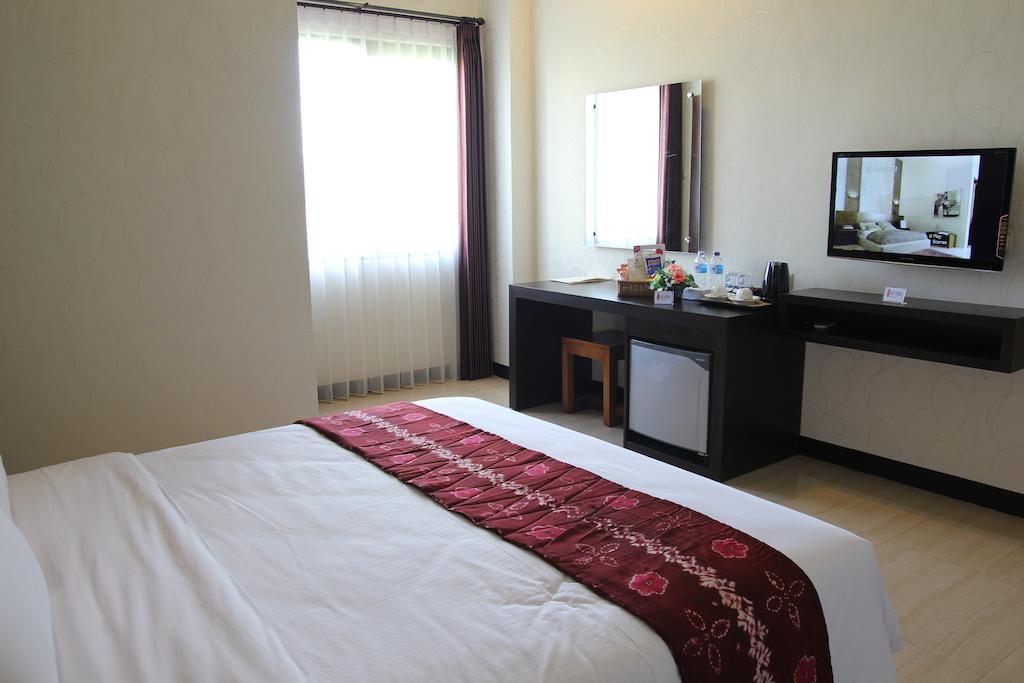 Hotel Roditha Banjarbaru Банджермасин Стая снимка