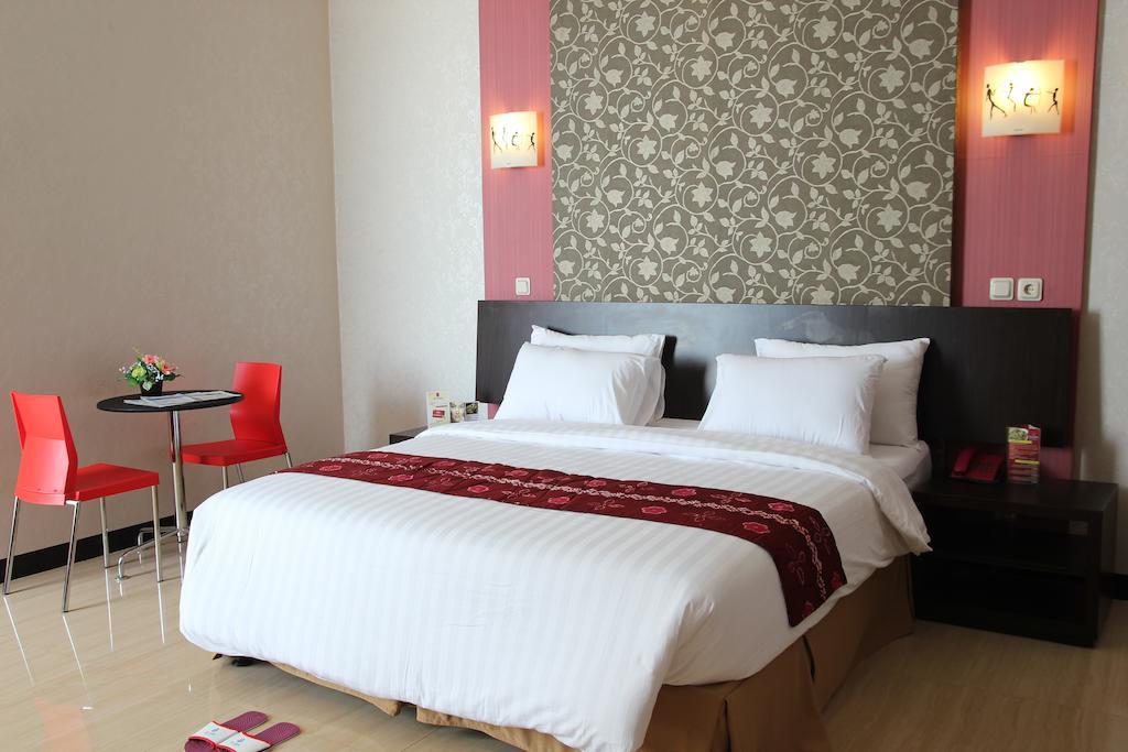 Hotel Roditha Banjarbaru Банджермасин Стая снимка