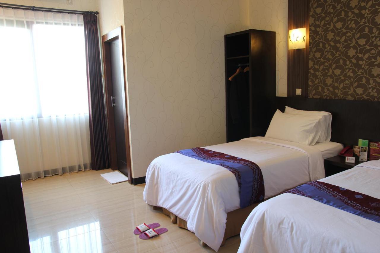 Hotel Roditha Banjarbaru Банджермасин Екстериор снимка